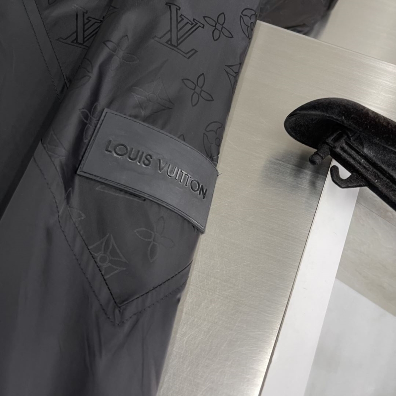 l0vis Vvtt0n outwear